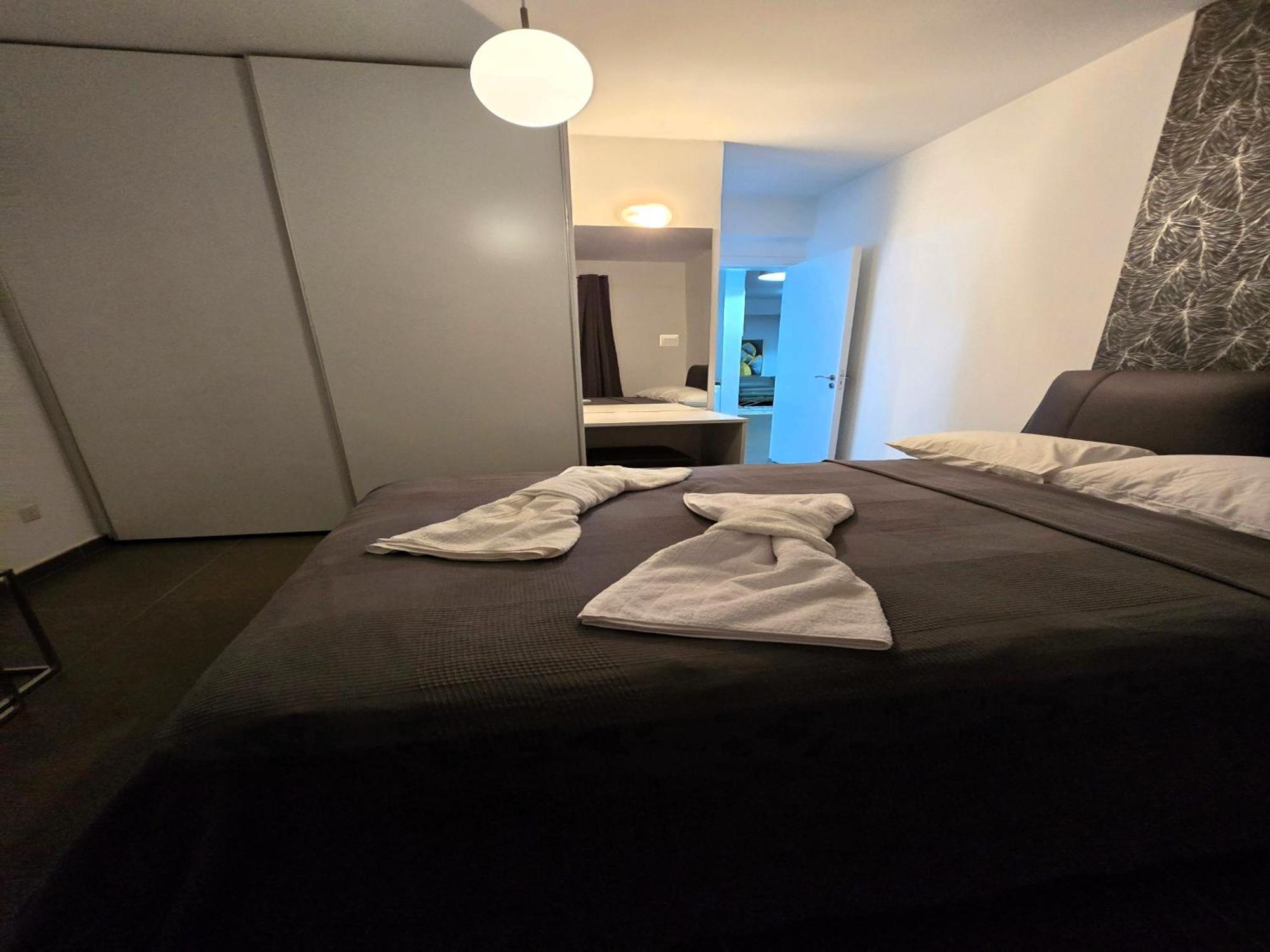 Golden Bay Deluxe Holiday Apartment Protaras Eksteriør bilde