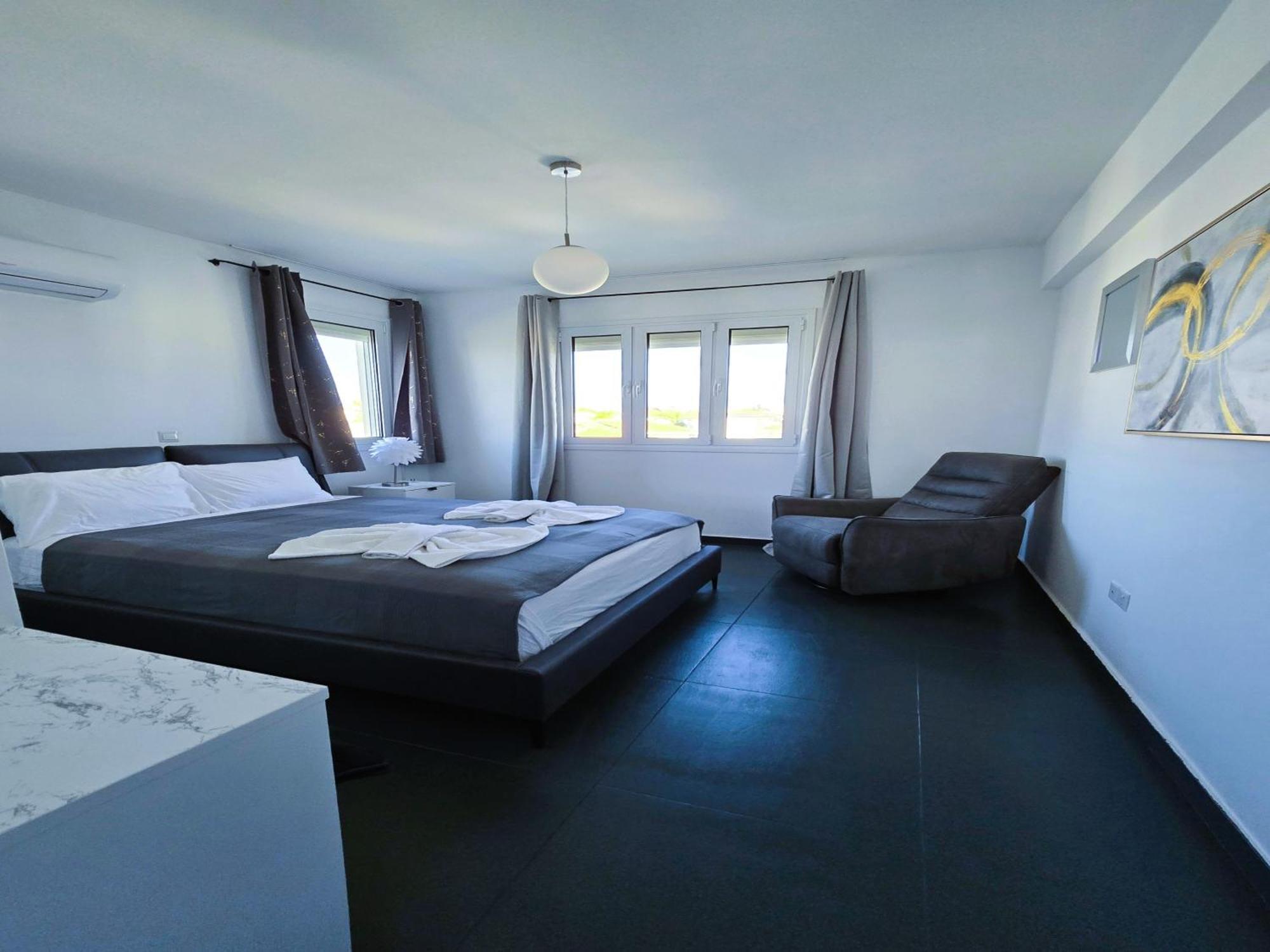 Golden Bay Deluxe Holiday Apartment Protaras Eksteriør bilde